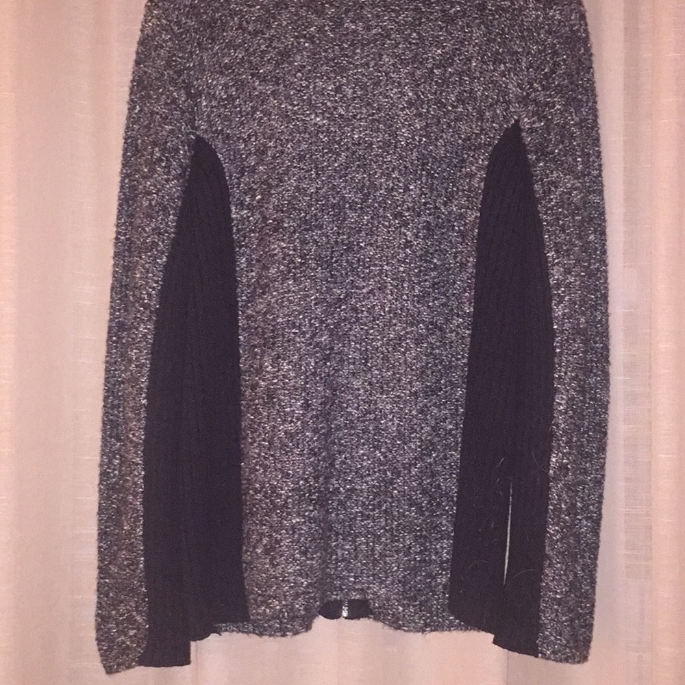 Women’s Zip-Up sweater - Picture 3 of 4